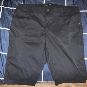Lee Relaxed Fit Black Capri Pants